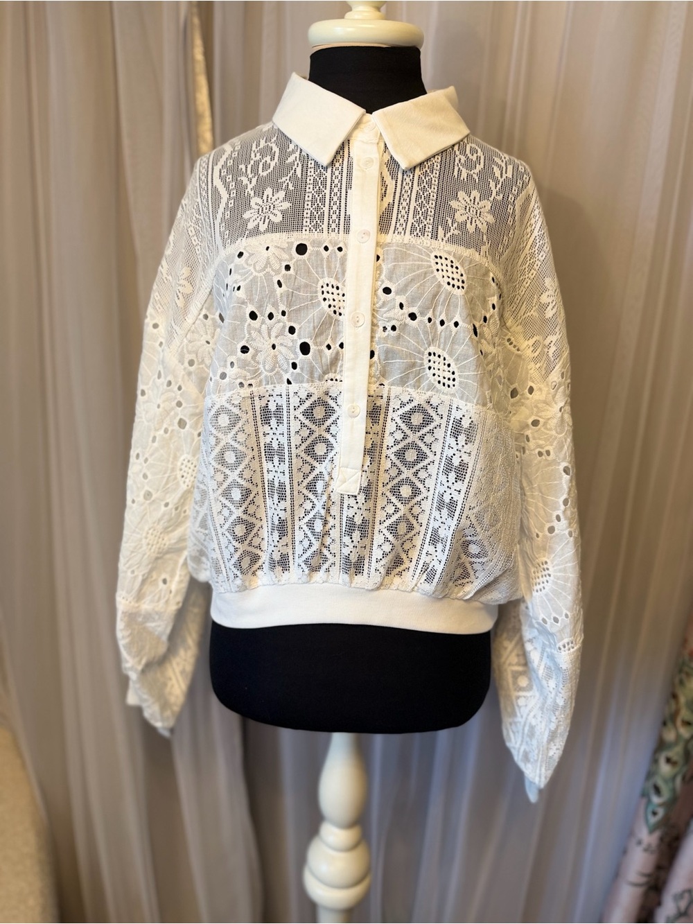 🕊️ Taelynn White Lace Dream Blouse • Bubble Sleeve Magic! • M Like New